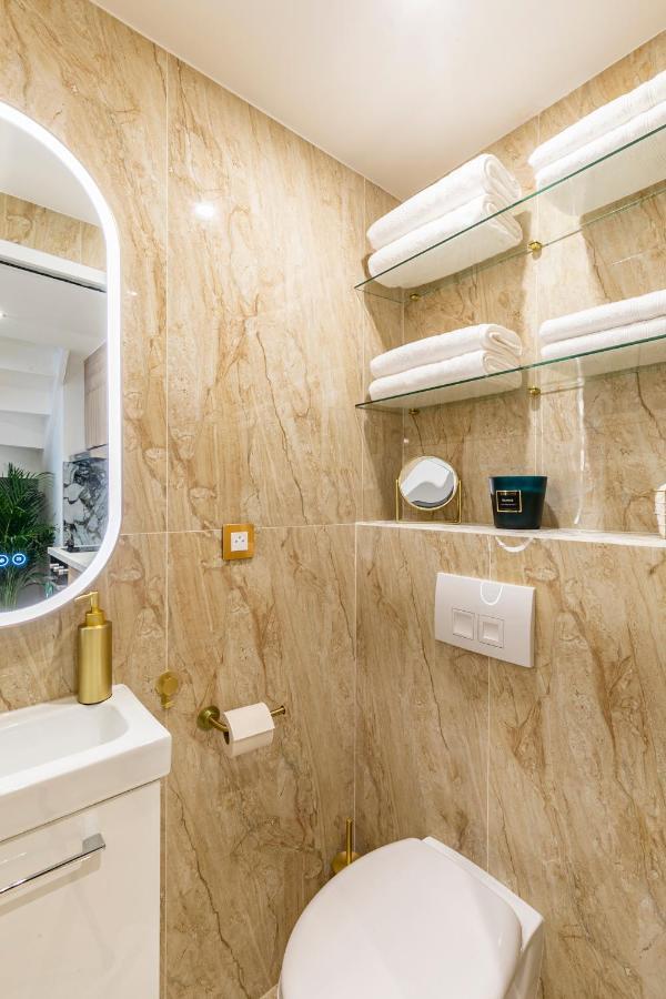 Le Studio Des Champs Elysees Parigi Esterno foto
